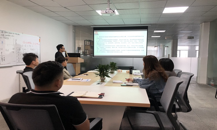 麦经理开展培训